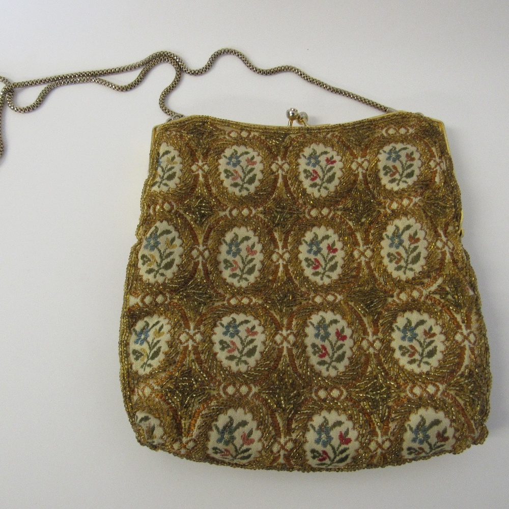 Vintage Hand Beaded Honk Kong Purse Metal Strap